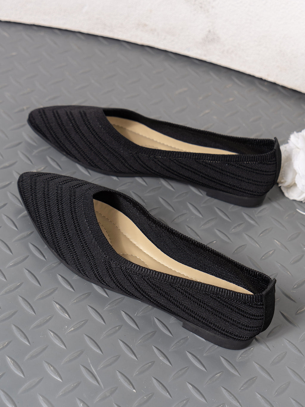 Pointed Toe Shallow Mouth Flats for Women 2025 Summer Women's Shoes Spring Breathable Flats Shoes Large Size Knitted Beanie Shoes Casual and Versatile