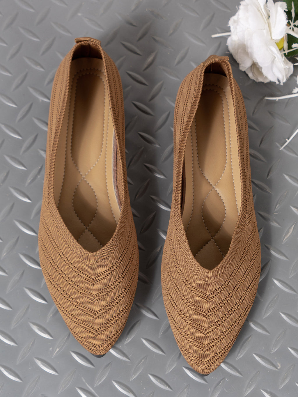 Pointed Toe Shallow Mouth Flats for Women 2025 Summer Women's Shoes Spring Breathable Flats Shoes Large Size Knitted Beanie Shoes Casual and Versatile