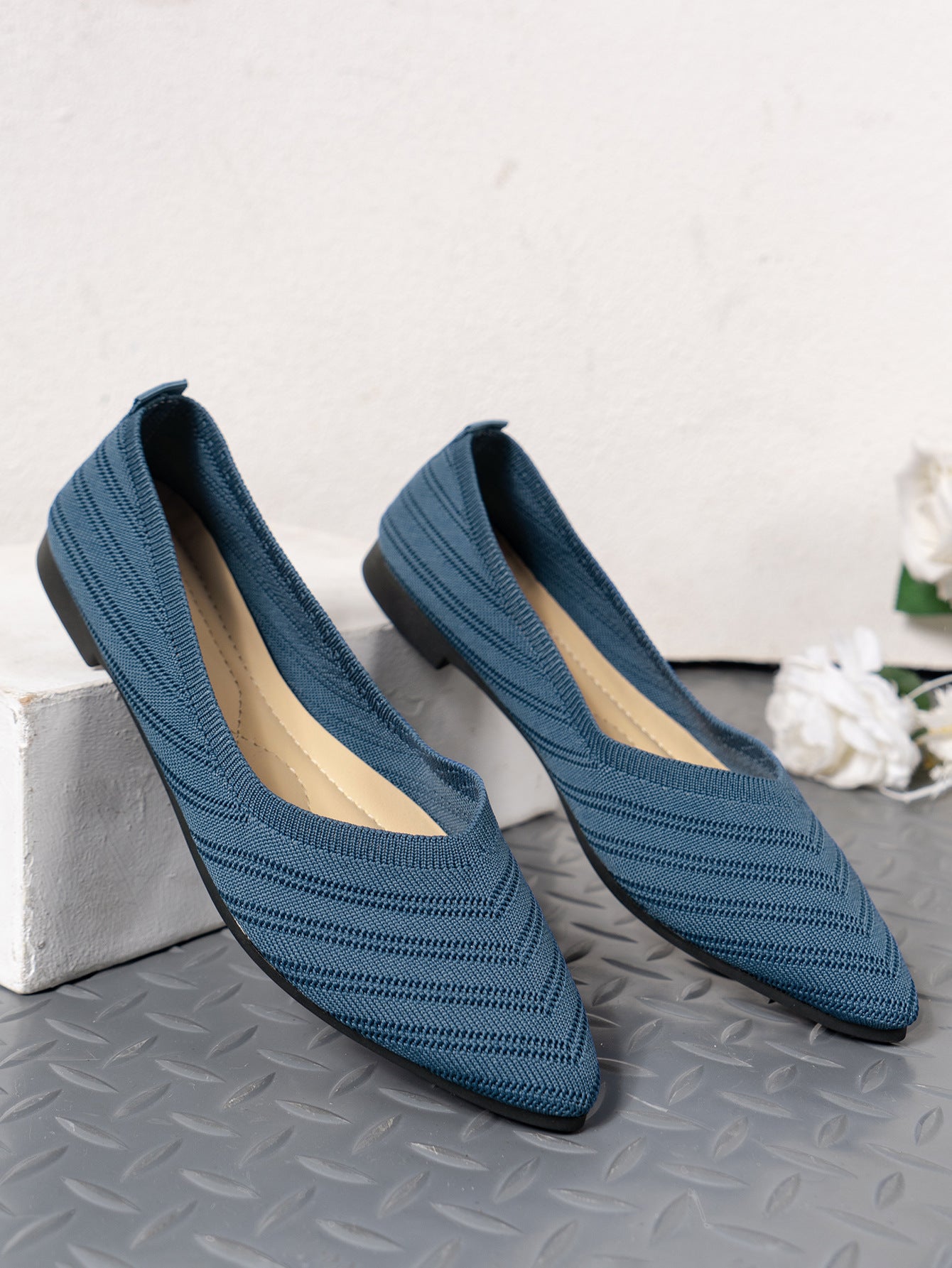 Pointed Toe Shallow Mouth Flats for Women 2025 Summer Women's Shoes Spring Breathable Flats Shoes Large Size Knitted Beanie Shoes Casual and Versatile