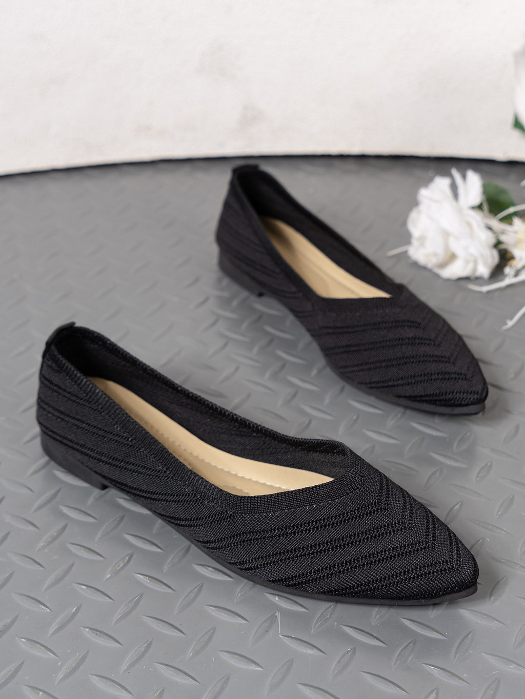 Pointed Toe Shallow Mouth Flats for Women 2025 Summer Women's Shoes Spring Breathable Flats Shoes Large Size Knitted Beanie Shoes Casual and Versatile