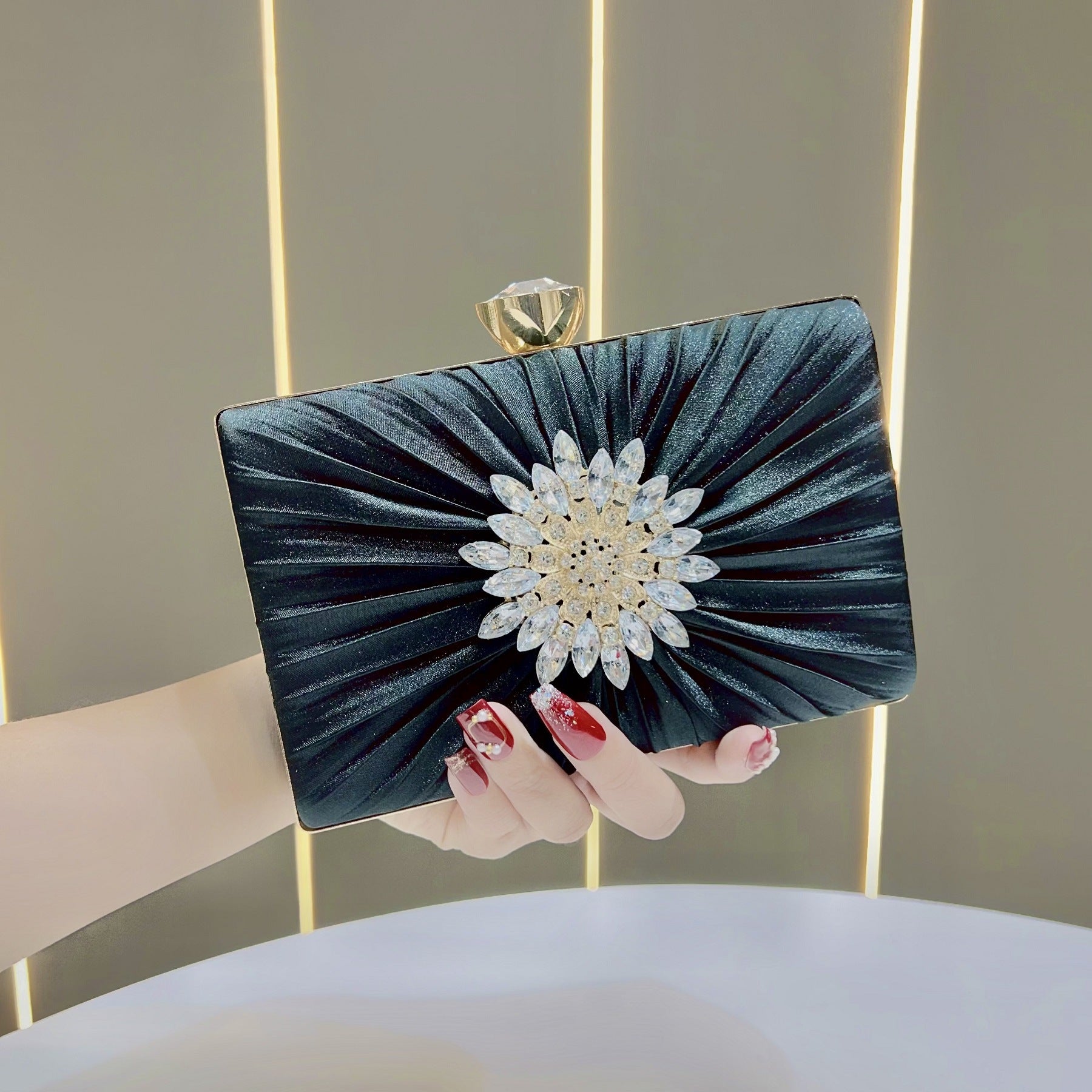 New Amazon Cross Border Birthday Wedding Banquet Evening Bag Pleated Shiny Rhinestone Dress Evening Bag Joker Bag